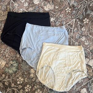 Lululemon Highwaisted briefs - unworn